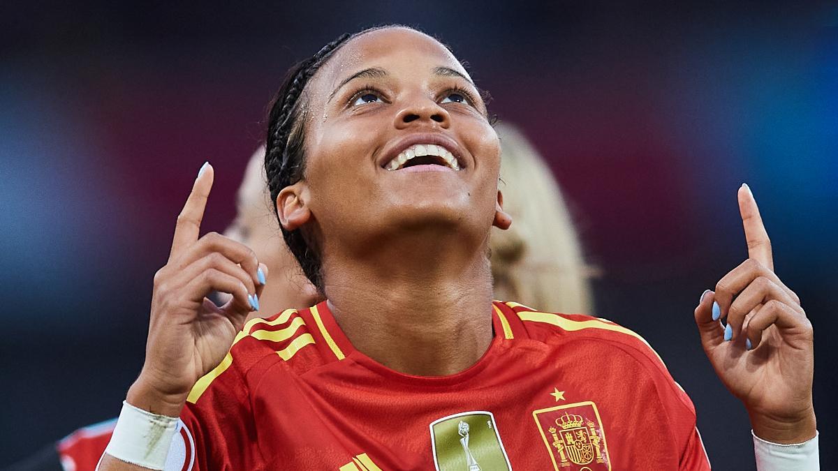 Vicky López debutó en la Eurocopa como titular y con un gol