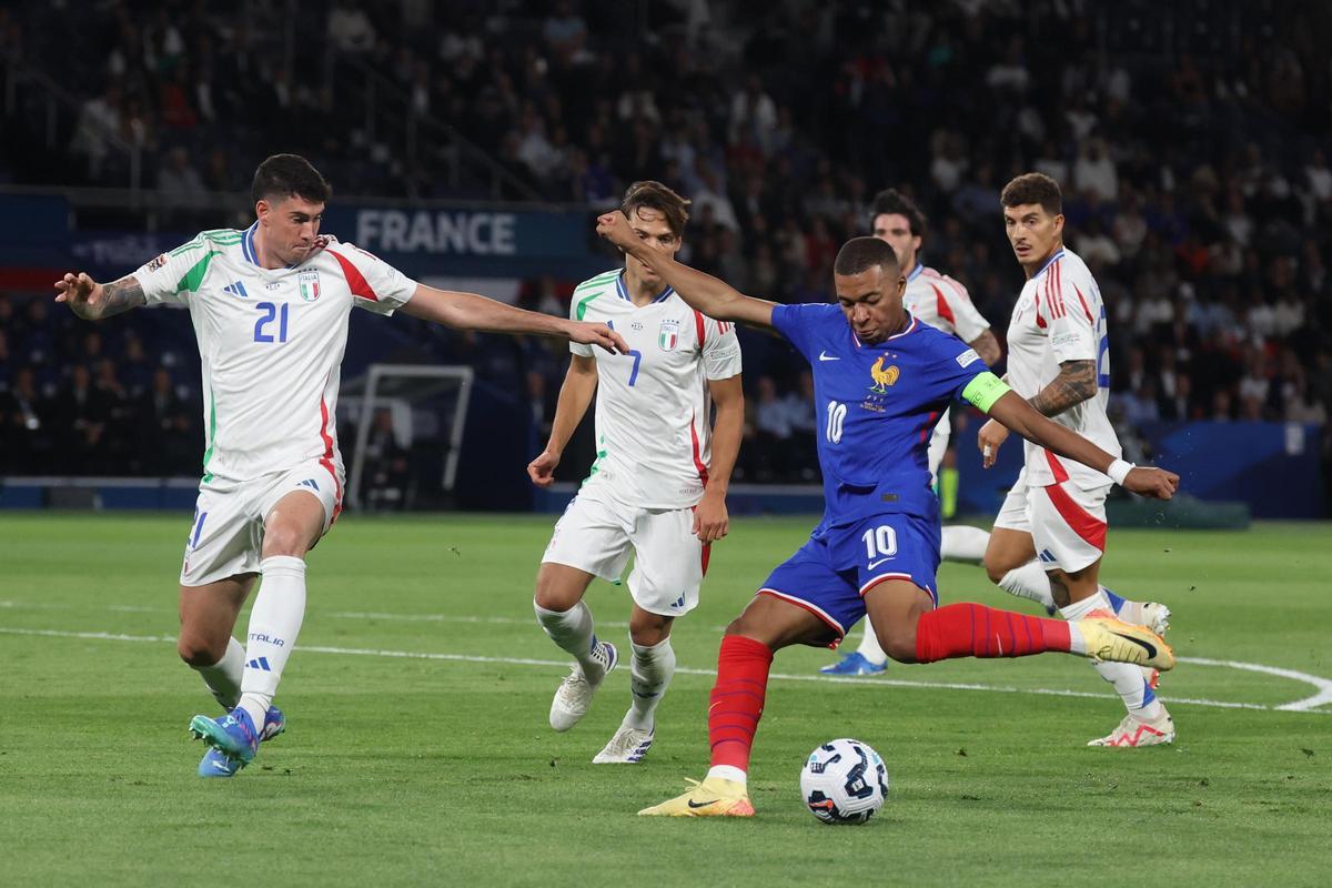 Kylian Mbappe se vio superado por la defensa italiana