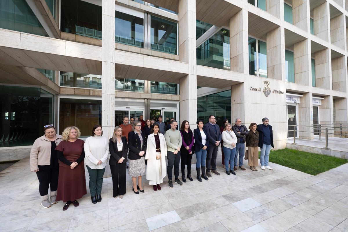 Las imágenes de la concentración para el minuto de silecio por la viíctima mortal de violencia machista en Mallorca