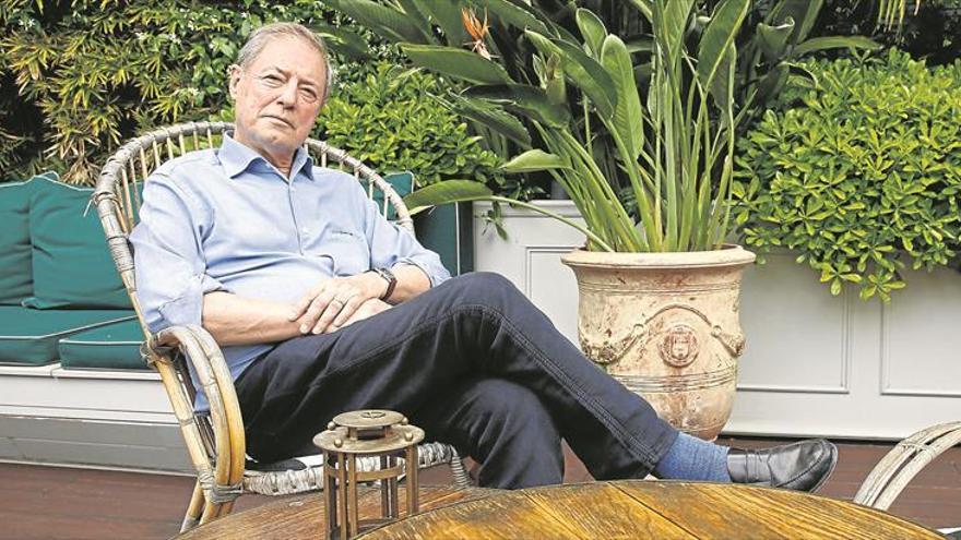 Félix de Azúa: «Todos sabemos que eso del futuro acabó»