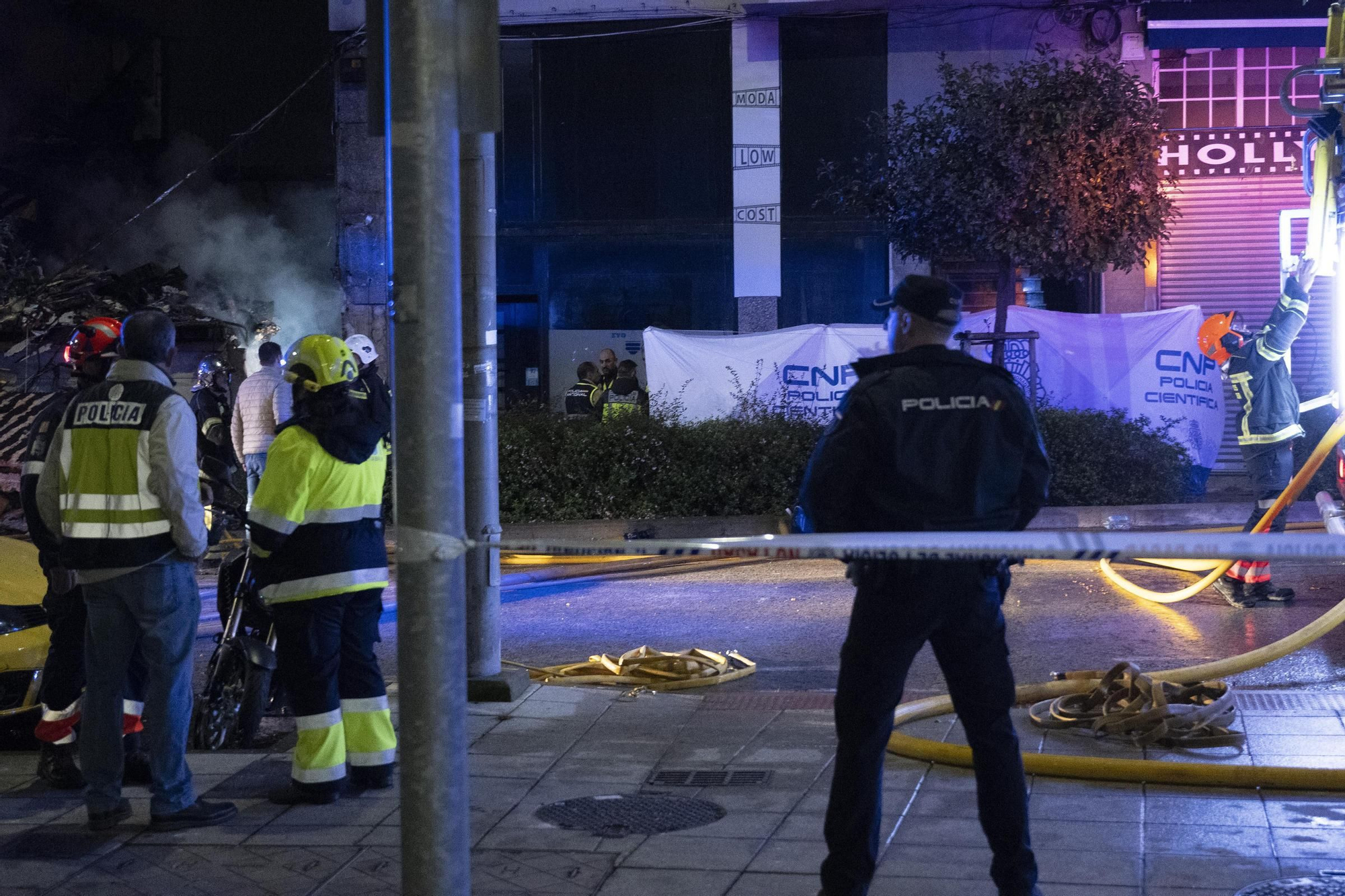 Una explosión derrumba un edificio de Santander y se busca a tres personas desaparecidas