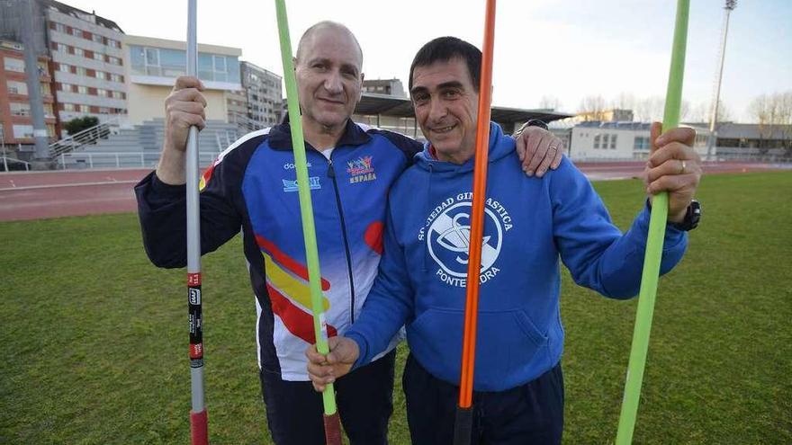 Carlos Sánchez y Santi Ferrer, ayer en el Centro Galego de Tecnificación Deportiva. // G.S.