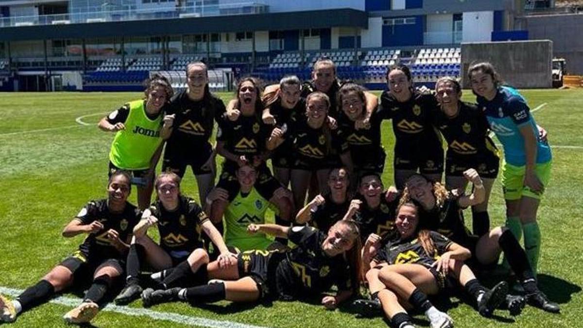 El Atlético Baleares femenino celebra el triunfo en su visita a Tenerife.