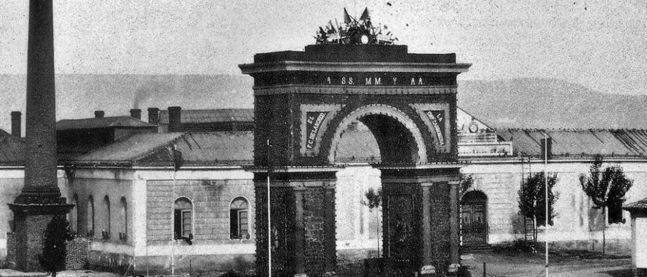 El muelle y la ermita de Santa Catalina.