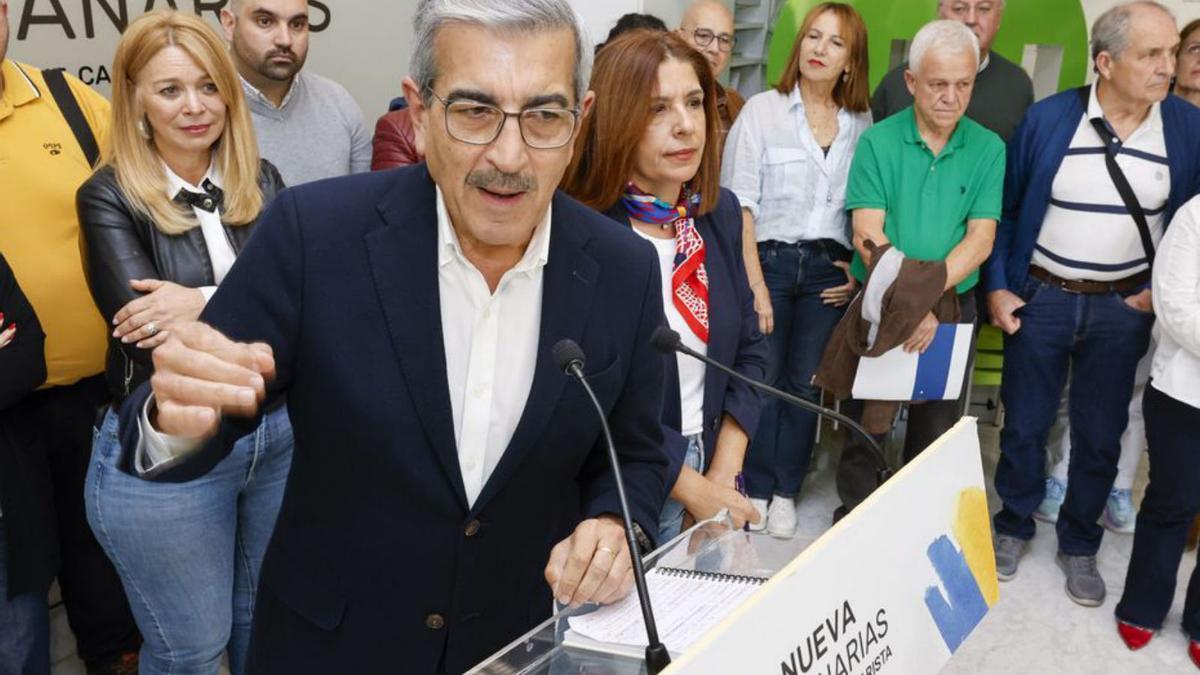 Román Rodríguez y miembros de la Ejecutiva de Nueva Canarias