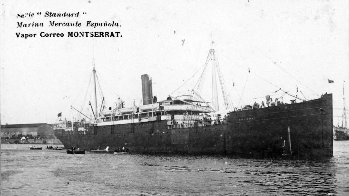 Vapor 'Montserrat', de la compañia Trasatlántica, en el puerto de Barcelona en 1915.