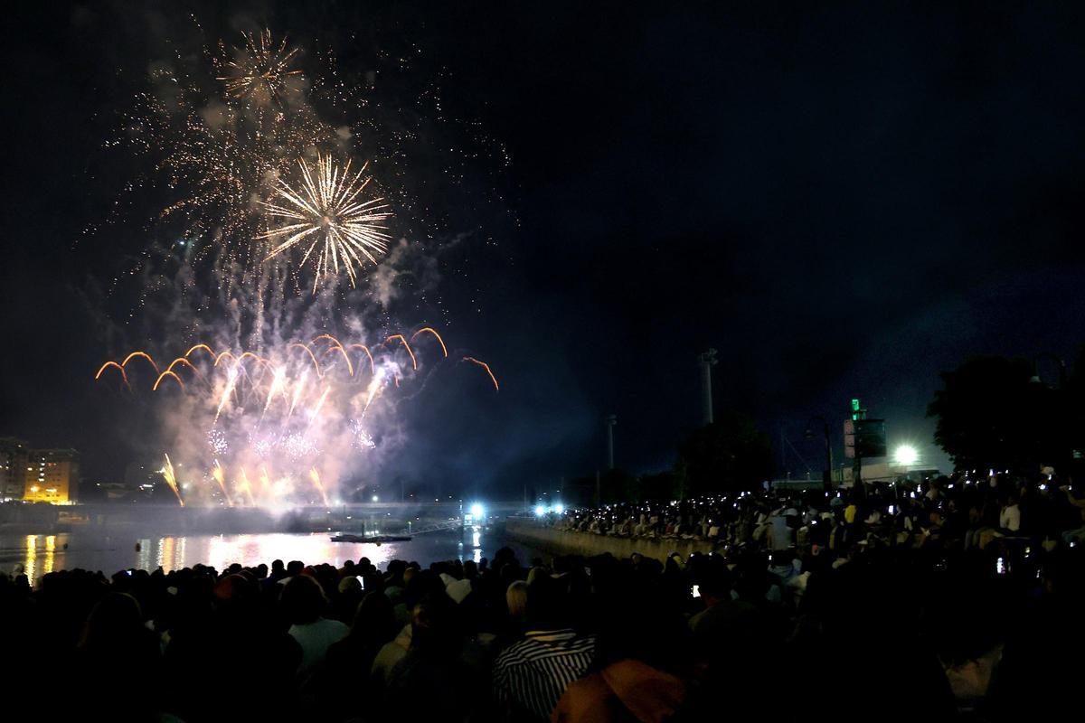 Los fuegos artificiales iluminan las fiestas de Bouzas