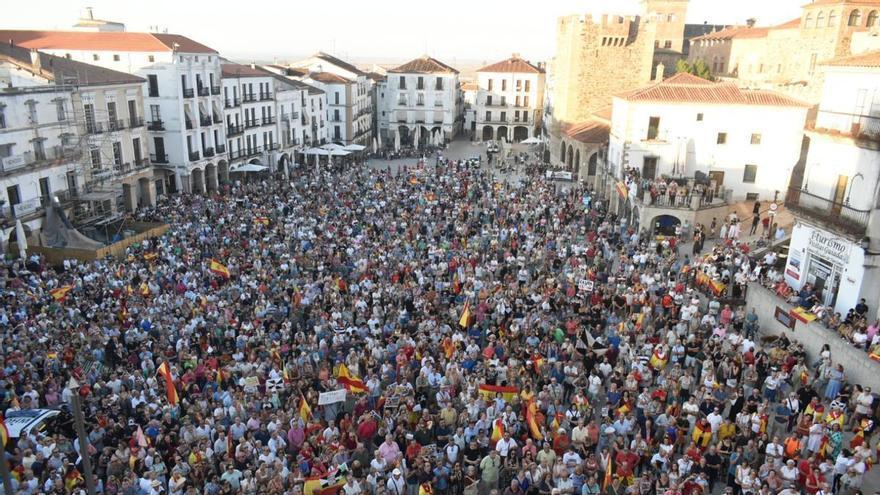 Miles de personas se vuelcan con Ceuta en Extremadura