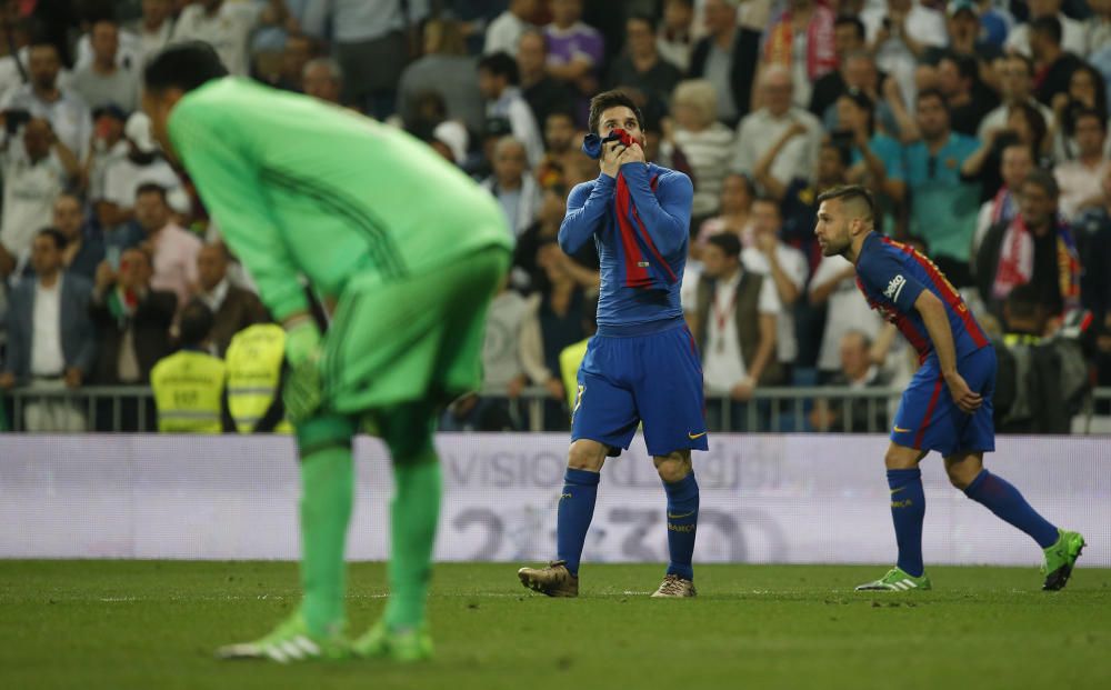 Messi marca al Madrid y se quita la camiseta