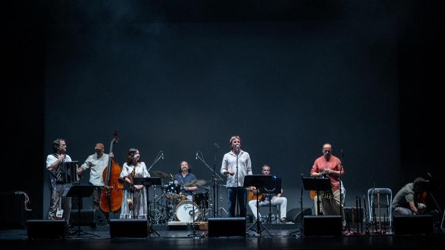 Biella Nuei convierte en una gran fiesta el concierto de sus 40 años