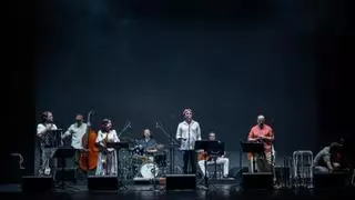 Biella Nuei convierte en una gran fiesta el concierto de sus 40 años