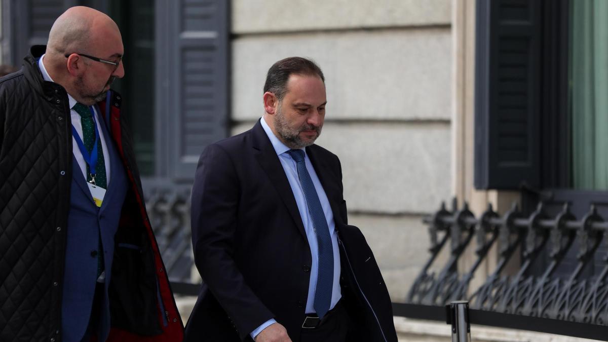 Imagen de archivo de José Luis Ábalos (d) y su exasesor, Koldo García (i).