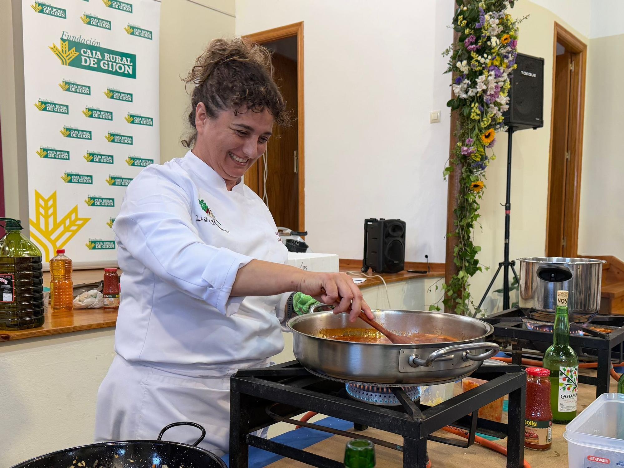 Así fue la masterclass de la guisandera Pilar Ramos con las llámparas como protagonistas en Quintes