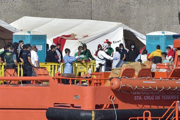 Llegada de inmigrantes al muelle de Arguineguín