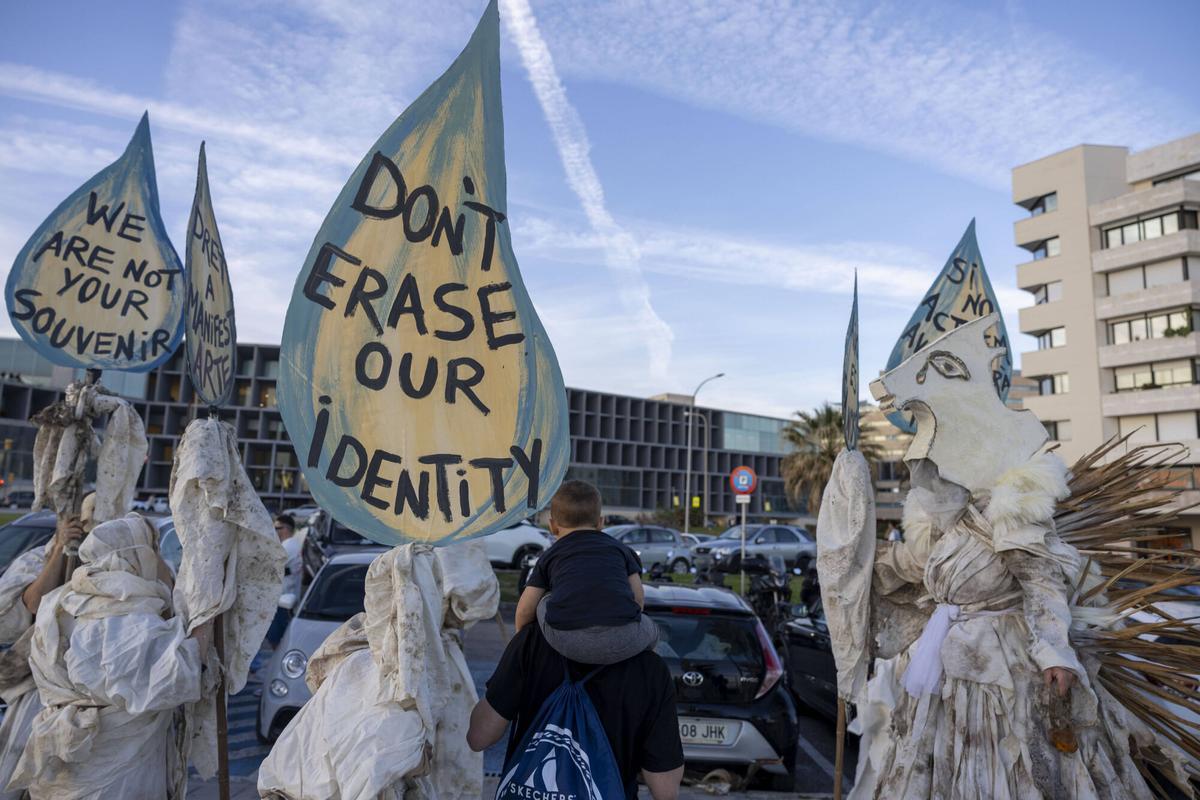 Protestan contra la "turistificación" de la feria Art Cologne Palma