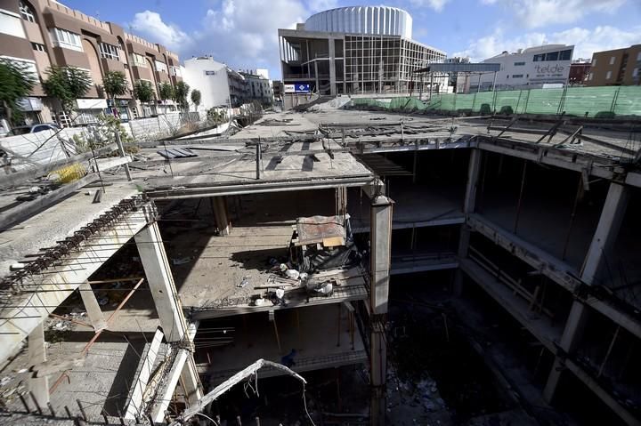 EDIFICIO A MEDIO HACER DEL PALACIO DE ...