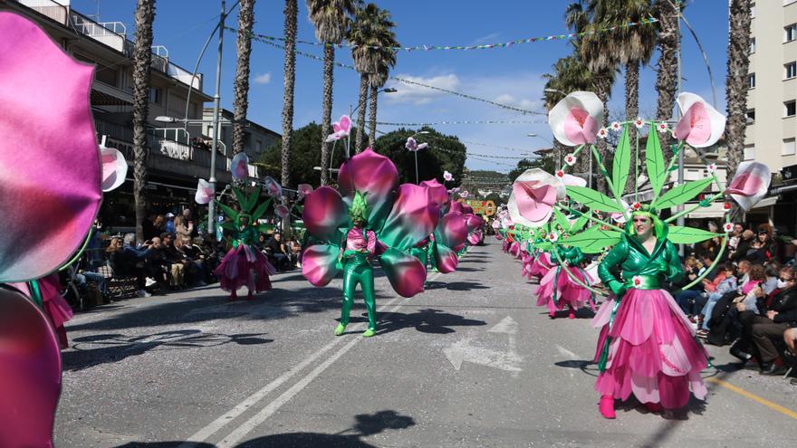 Platja d&#039;Aro es torna a omplir de festa i disfresses després d&#039;un any sense Carnaval