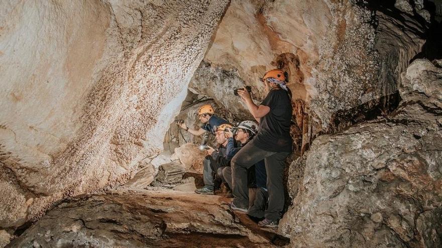 Investigaciones en la Cueva de Nerja.