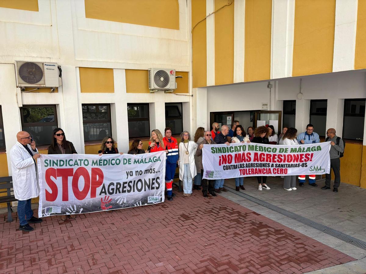 Concentración en el centro de salud de Torrox.