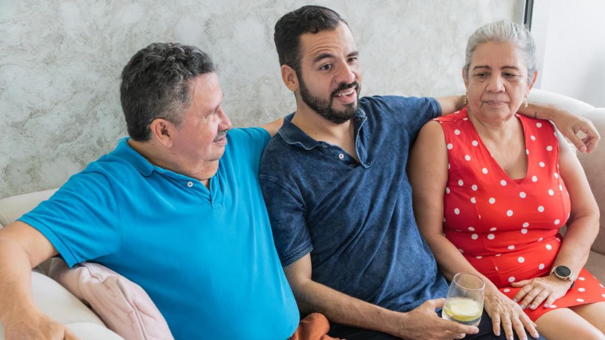 Familia con un hijo de más de 23 años que vive con sus padres