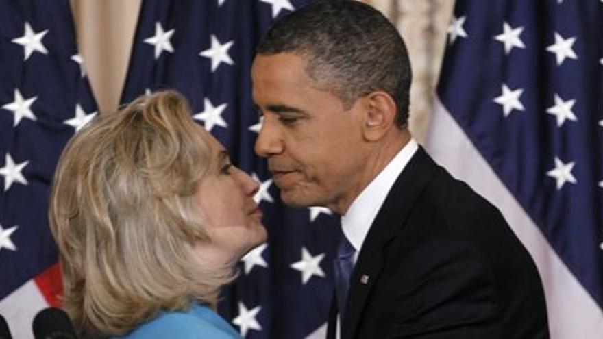 Obama, con Hillary Clinton, durante su discurso.