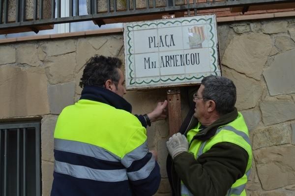 Recol·loquen les plaques retirades per anarquistes