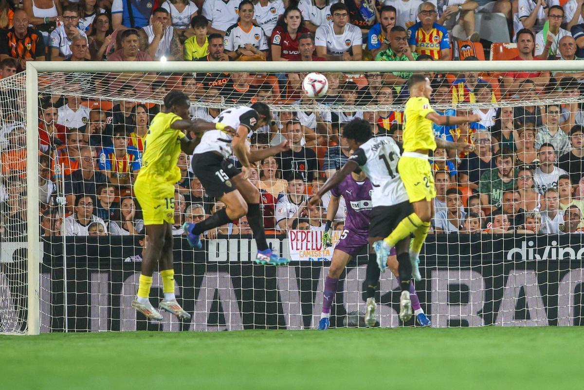 Valencia - Villareal | El Valencia no gana, pero ya respira en Mestalla ...