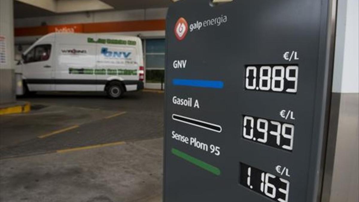 Gasolina barata 8 Estación de servicio de l'Hospitalet, una de las que tienen el precio más bajo.
