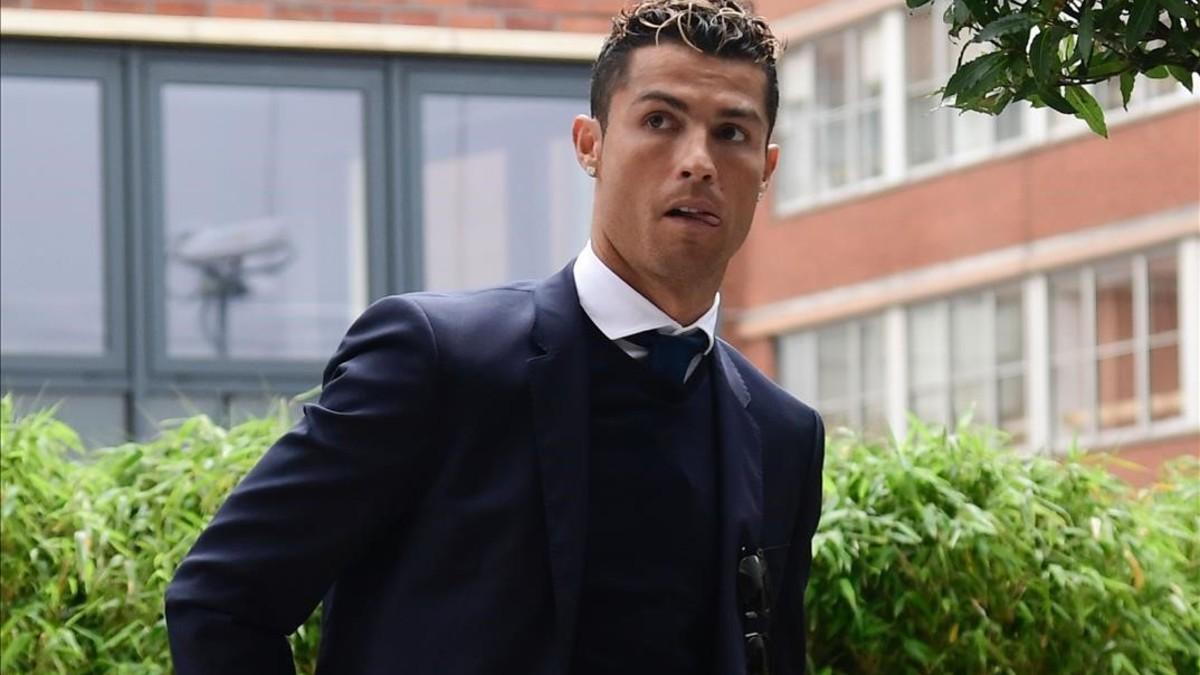 Cristiano Ronaldo, a su llegada al hotel de Cardiff para jugar la final de la Champions