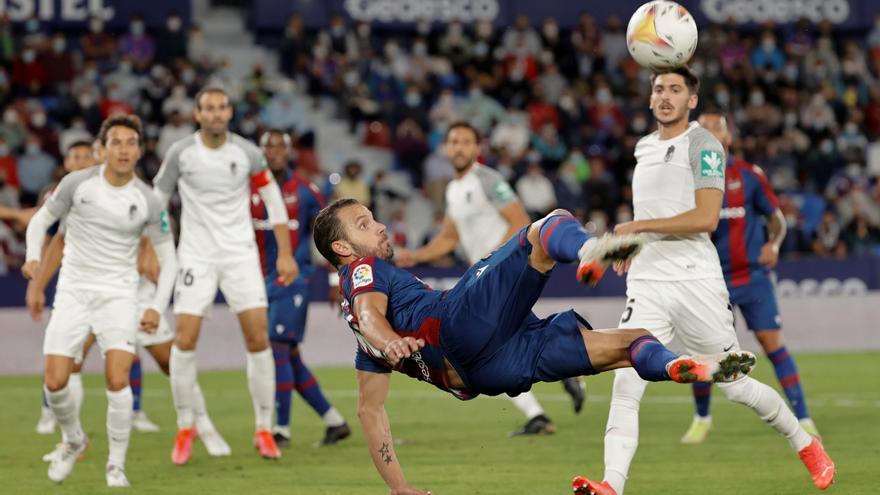 Postigo y Soldado ya trabajan con el grupo y podrían jugar ante el Málaga CF