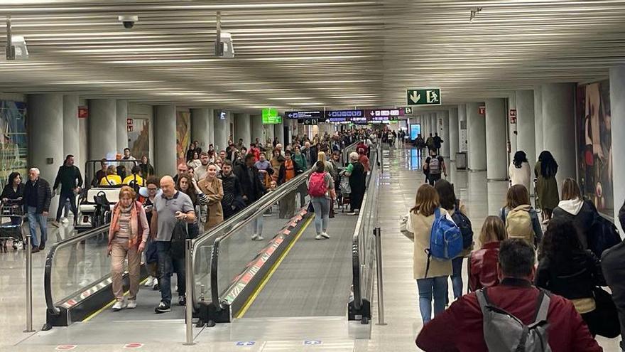 Empieza el gran desembarco de turistas de Semana Santa en Mallorca, con 25 vuelos a la hora en el aeropuerto de Palma