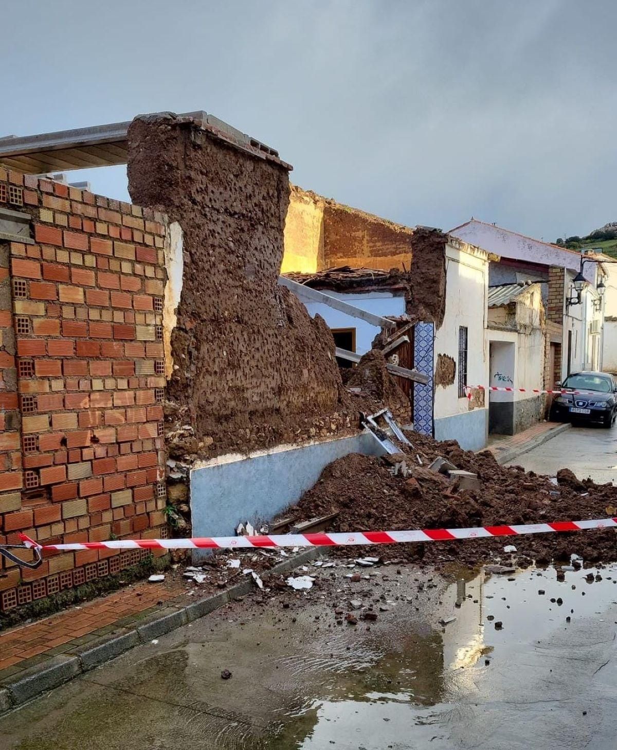 Las lluvias causan derrumbes en varias casas de Peñarroya-Pueblonuevo