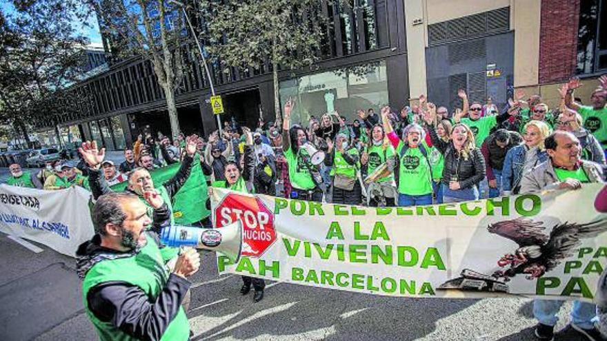 Protesta de la PAH davant de la seu del PSC el 7 d’octubre | JORDI OTIX