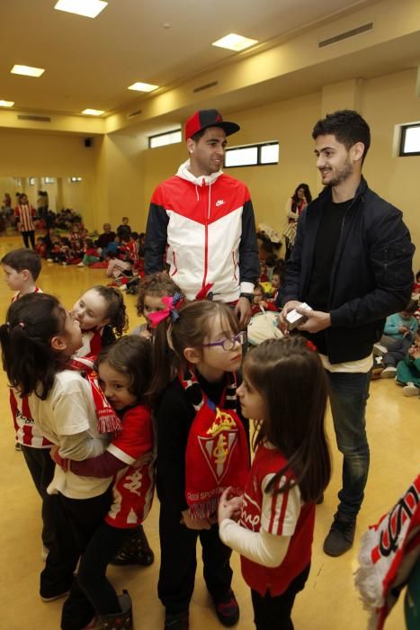 Visita de jugadores del Sporting al colegio Gloria Fuertes de Gijón