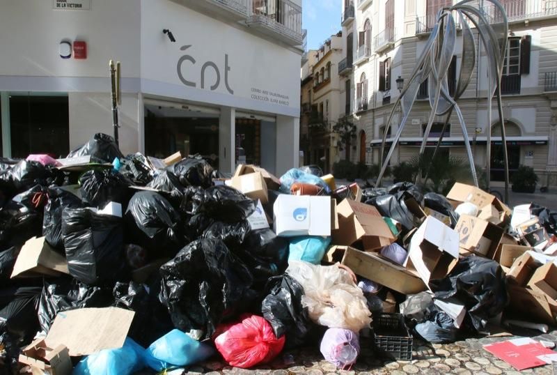 Cuarto día de la huelga de recogida de basuras en el Centro