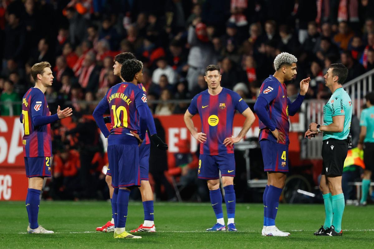 Barcelona players react during a Spanish La Liga soccer match between Girona and Barcelona in Girona, Spain, Monday, Feb. 16, 2026. (AP Photo/Joan Monfort)