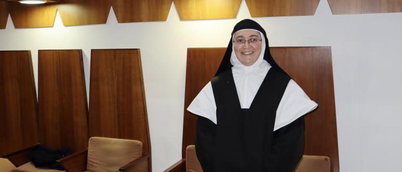 La hermana Fabiana, nacida en Brasil, profesará hoy sus votos en el convento de Benigànim. | JUAN ANTONIO BOLUDA