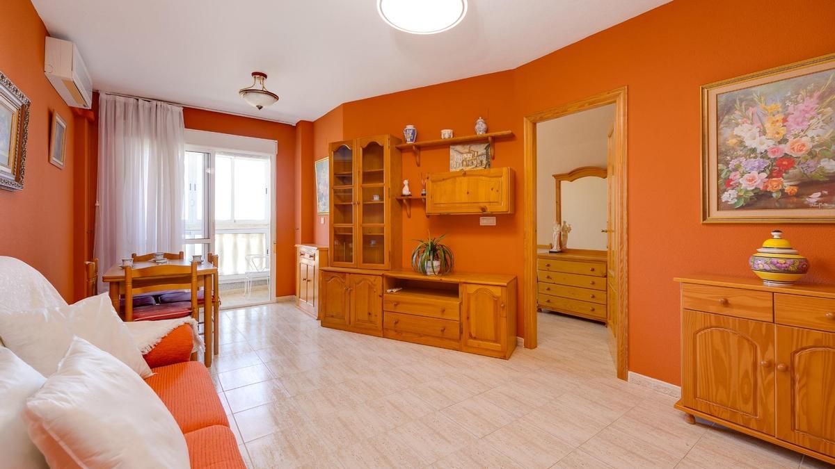 Piso en venta con terraza y piscina en Torrevieja