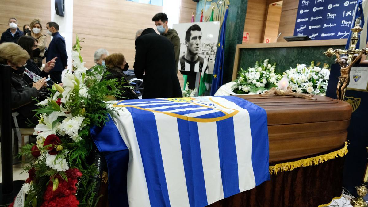 Las imágenes de la capilla ardiente de Antonio Benítez en La Rosaleda