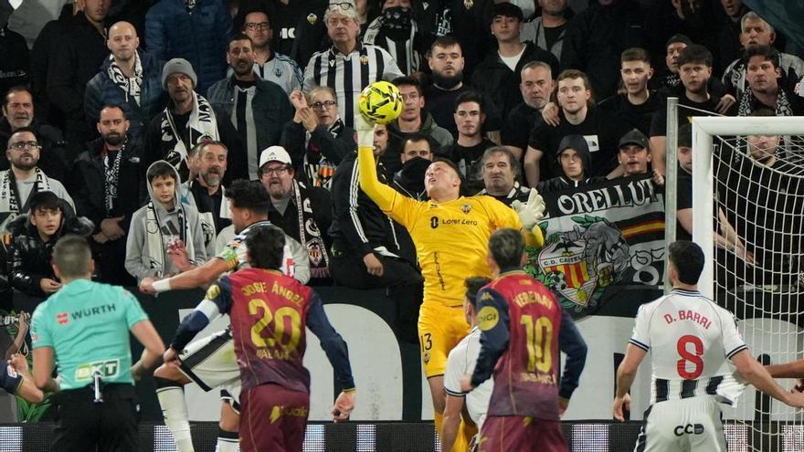 CD Castellón | Emilio Isierte, sobre Romain Matthys: «Es el portero moderno»