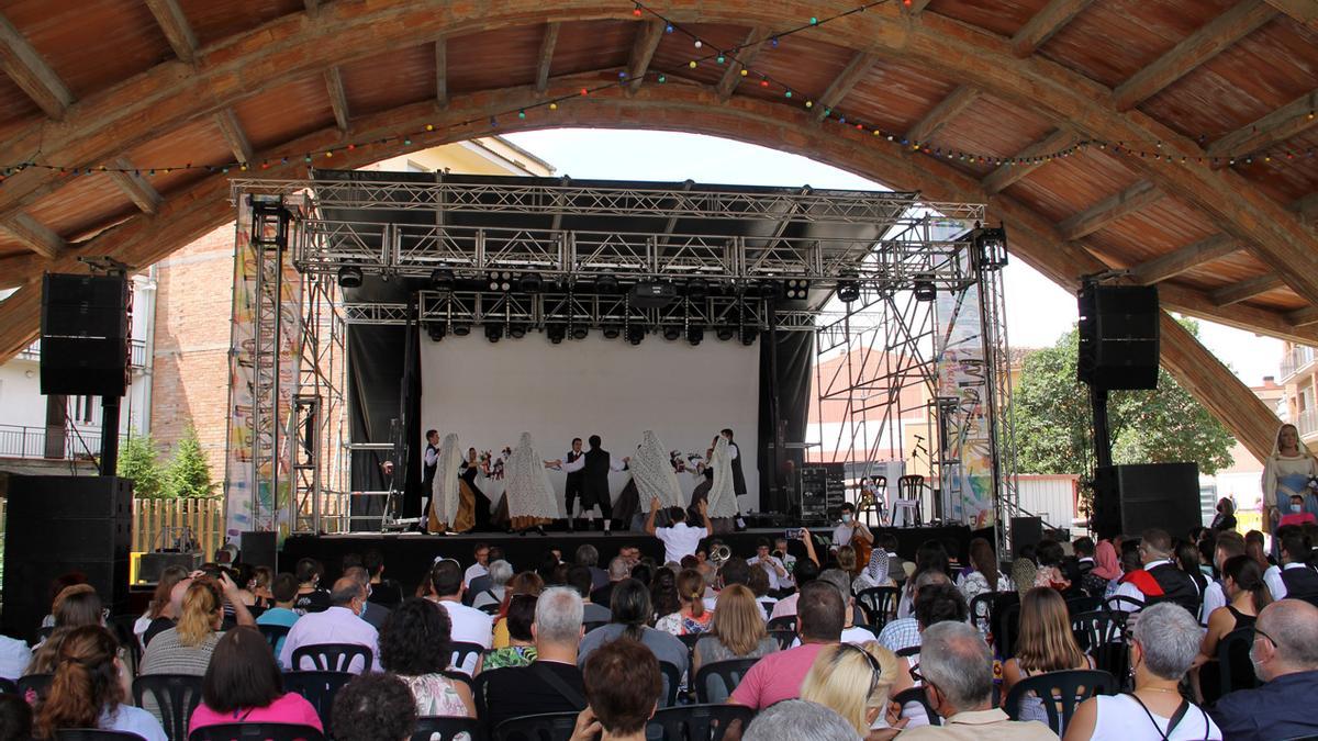 Danses tradicionals esbart Som Riu d'Or