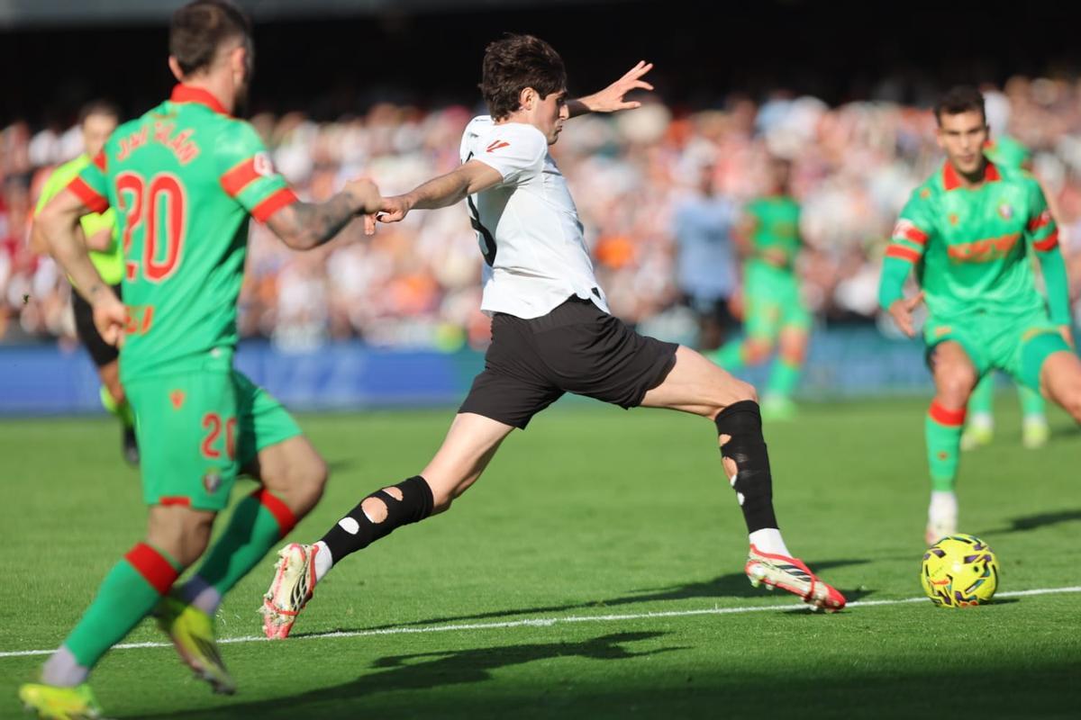 El Valencia CF suma tres puntos en Mestalla