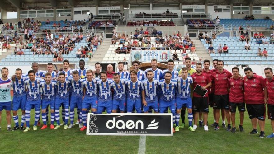 Los jugadors y el cuerpo técnico del Lorca Deportiva vivieron su puesta de largo para un proyecto que tiene como objetivo ascender a Segunda B