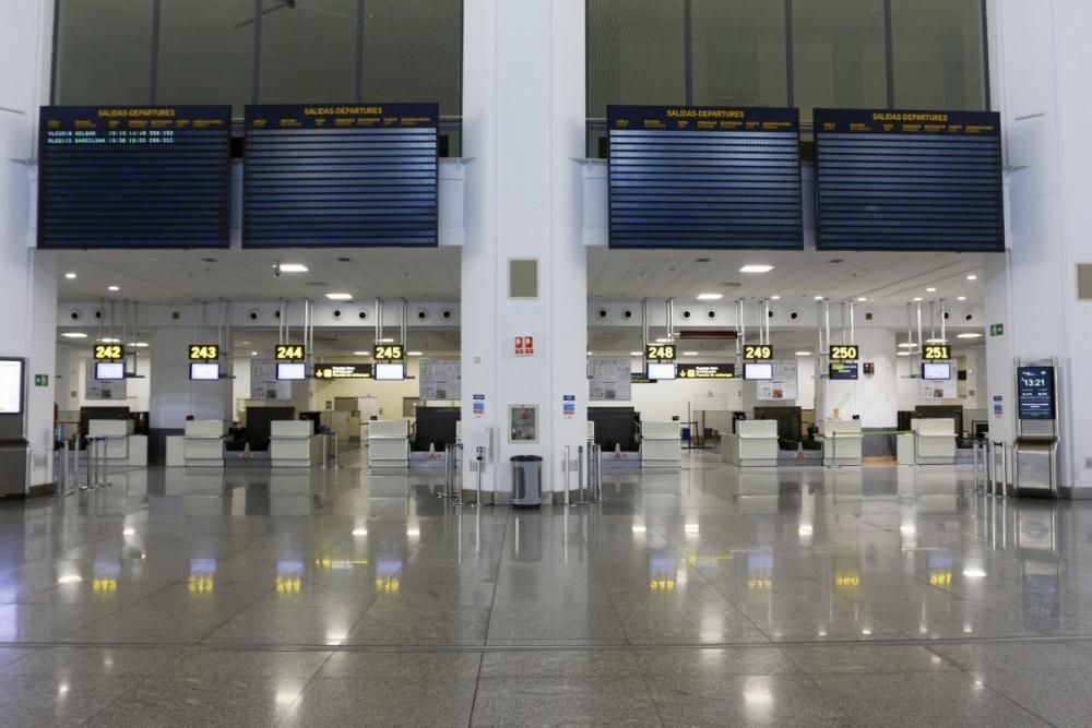 El Aeropuerto de Málaga completamente vacío por el coronavirus.