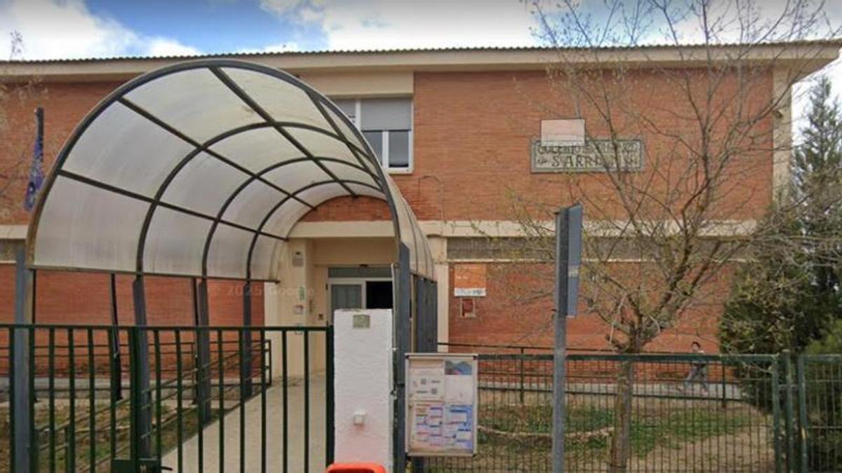 Exterior del CEIP Sarrión, en la localidad del mismo nombre.
