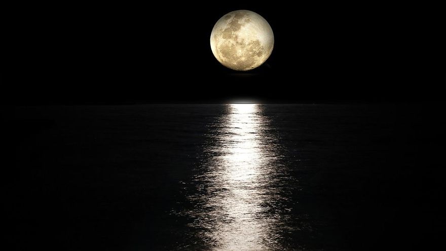 Minúsculas gotas de vidrio encierran una reserva de agua oculta en la Luna