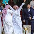 El príncipe bin Salman celebra un gol del Arabia Saudí junto a Gianni Infantino, presidente de la FIFA, en el Mundial de Qatar (1)