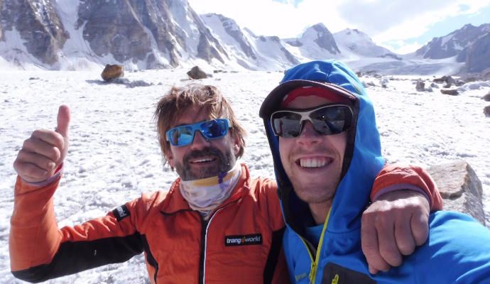 Juan Diego Amador llega a la cumbre Pico Islas Canarias, en el Himalaya