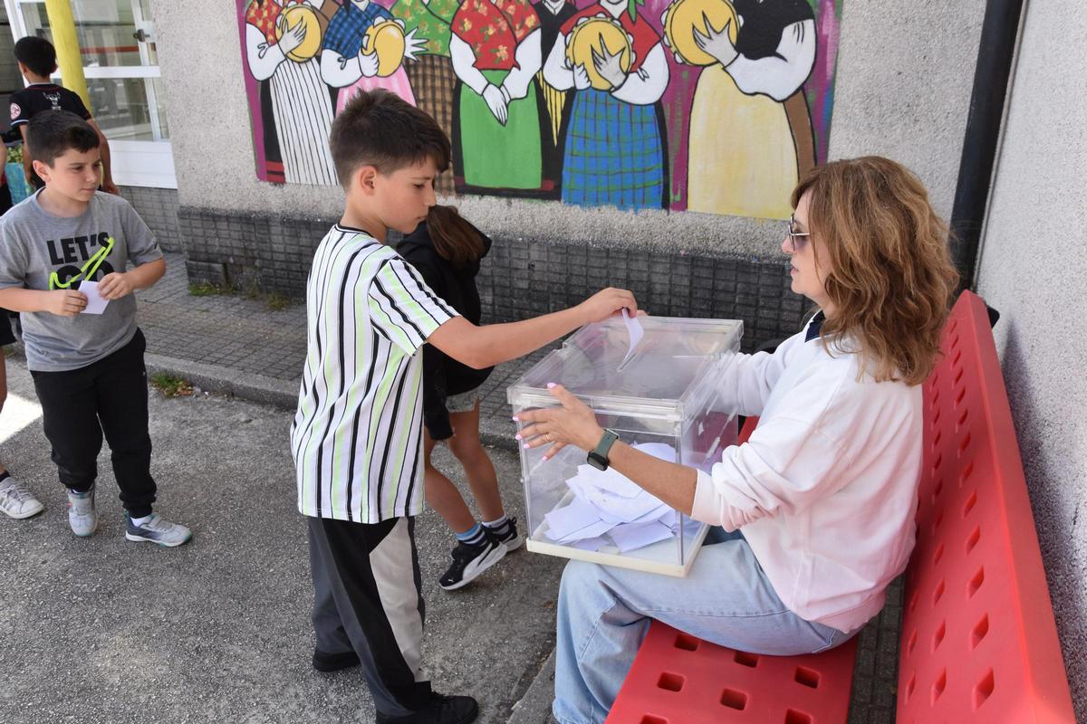 Los escolares votaron en las urnas que se usan en política