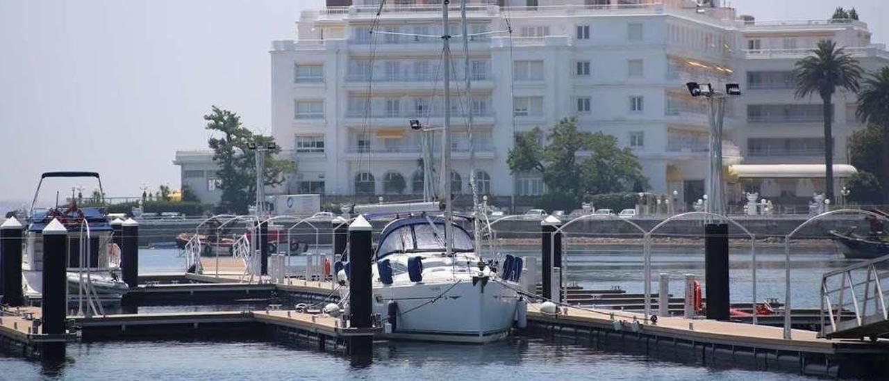 Los pantalanes del nuevo puerto deportivo de A Toxa ya albergan a las primeras embarcaciones deportivas. // Muñiz